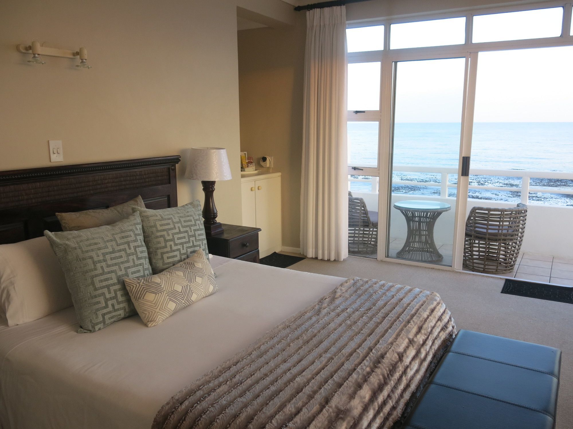 Beaumonte Guesthouse Херманус Екстериор снимка